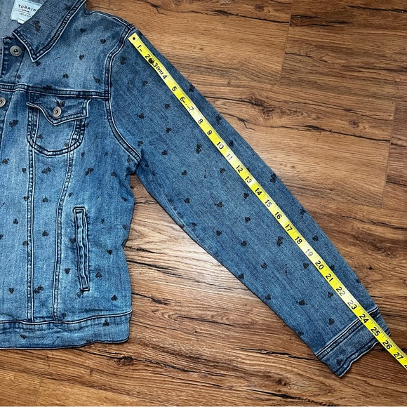 Torrid Medium-Wash Heart Arrows Denim Trucker Jacket SIZE 2 Sold Out Online - Picture 6 of 14